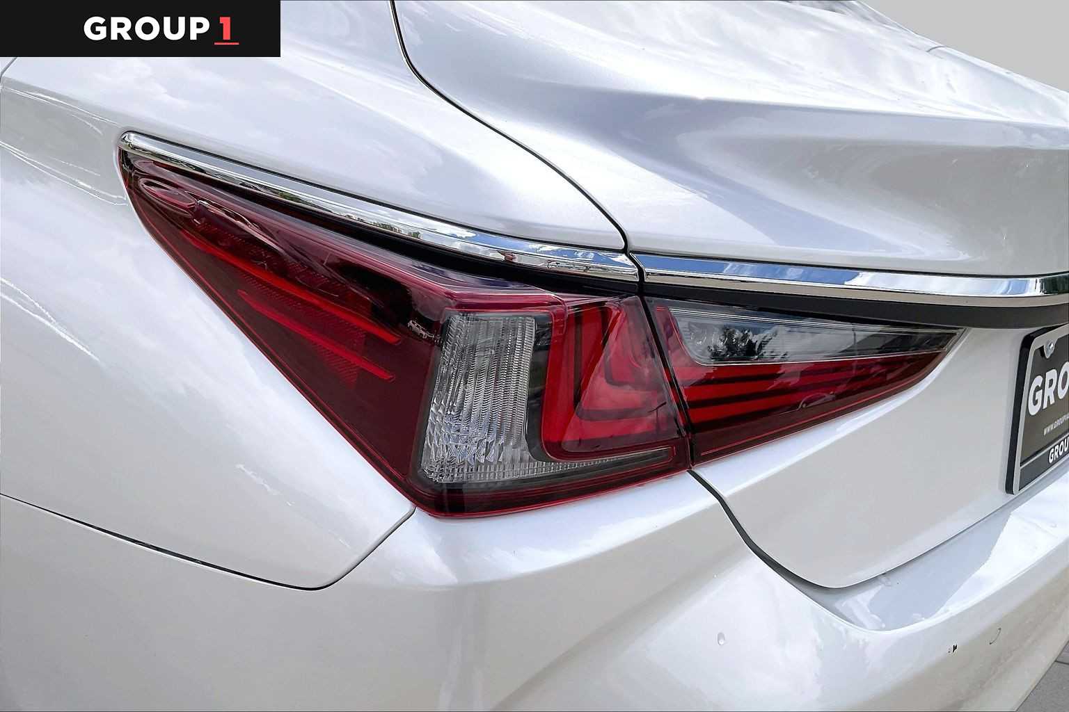 2024 Lexus ES 350 photo 26 of 34