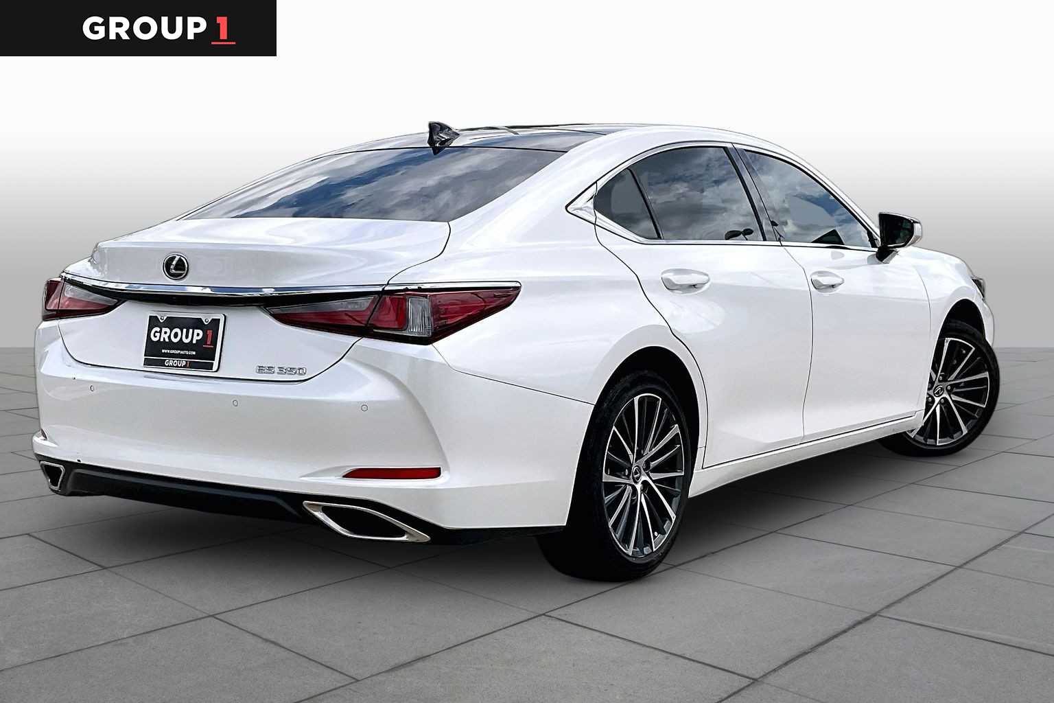 2024 Lexus ES 350 photo 11 of 34