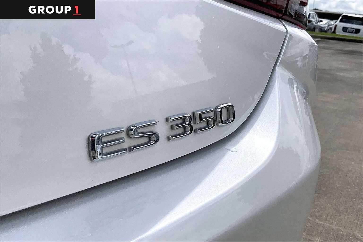 2024 Lexus ES 350 photo 28 of 34
