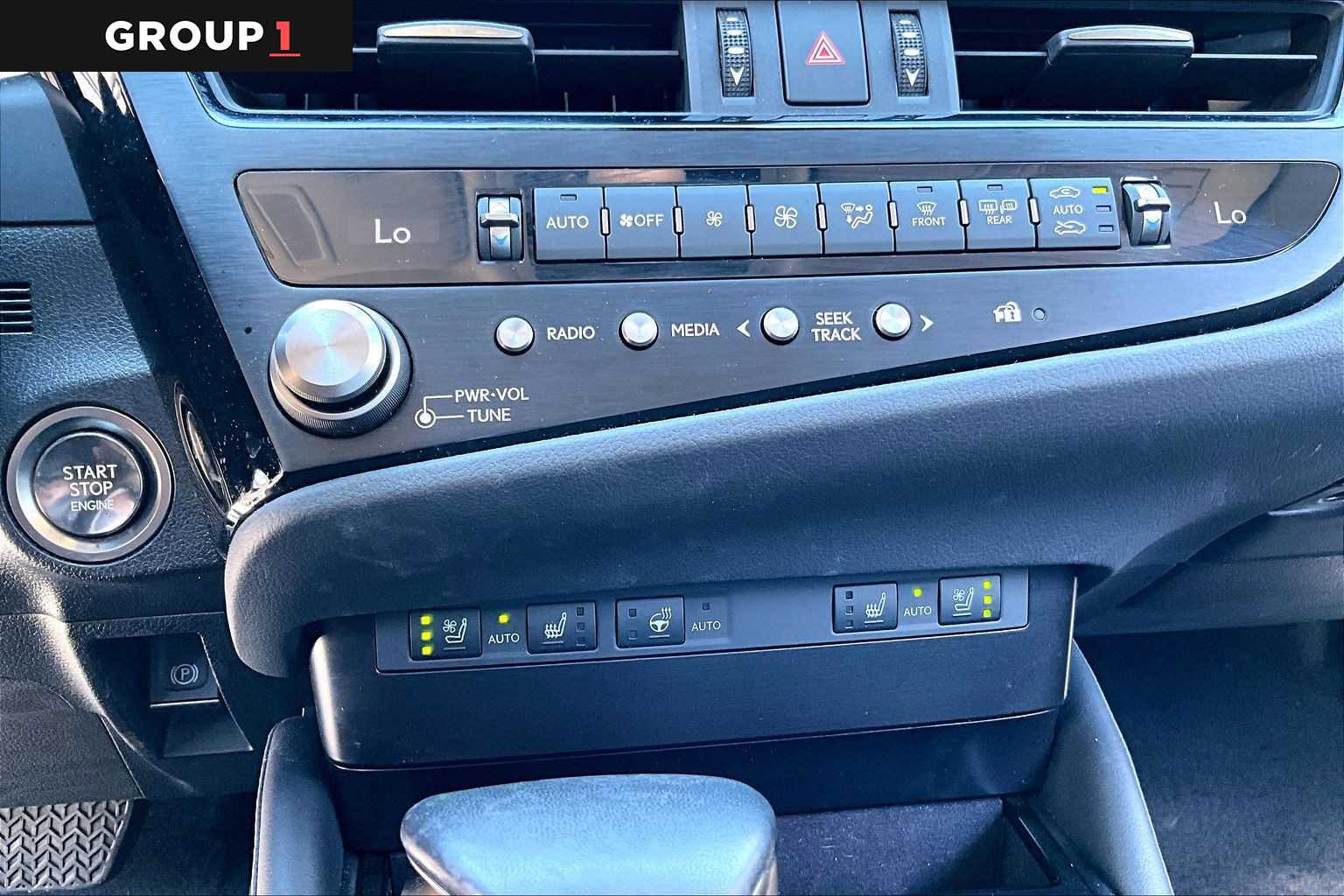 2025 Lexus ES 350 photo 32 of 34