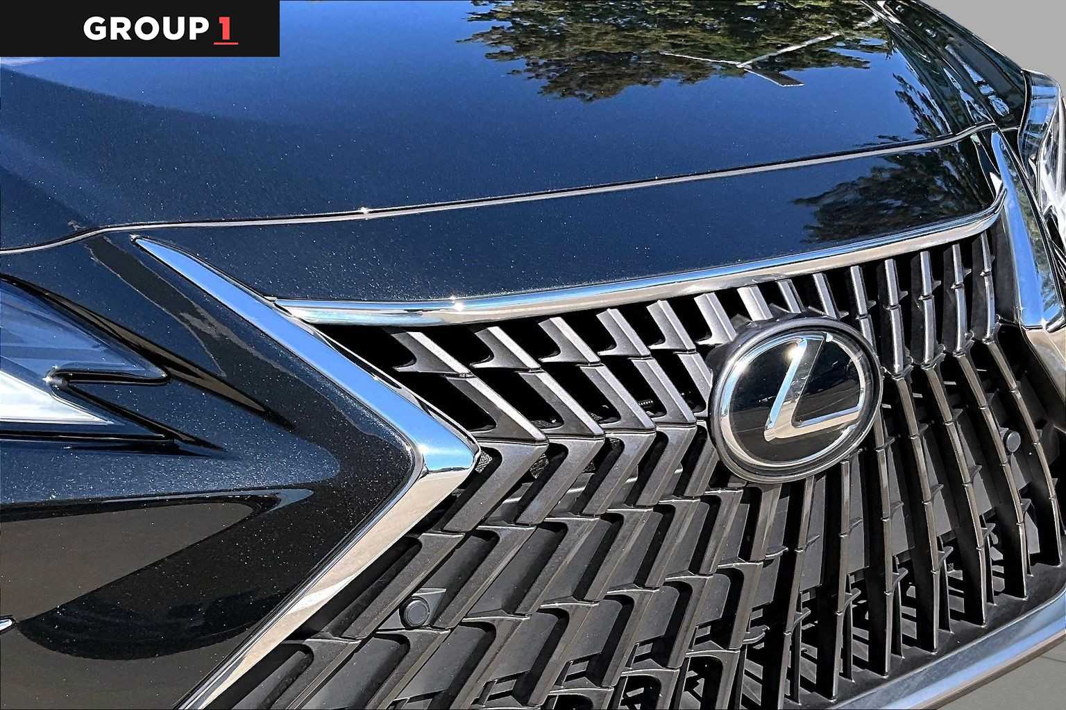 2025 Lexus ES 350 photo 27 of 34