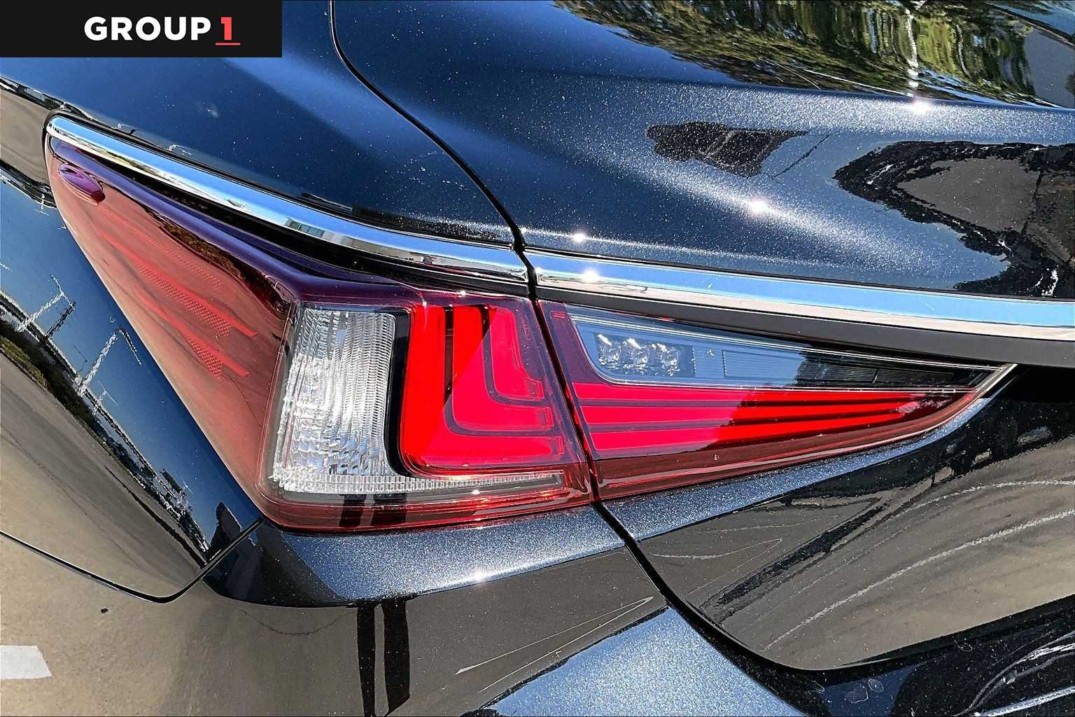 2025 Lexus ES 350 photo 26 of 34