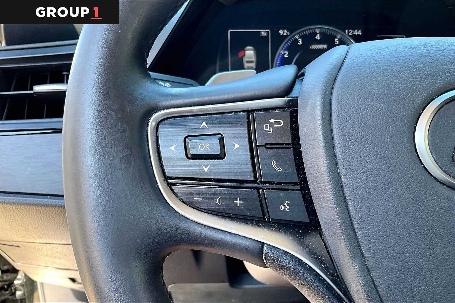 2025 Lexus ES 350 photo 21 of 34