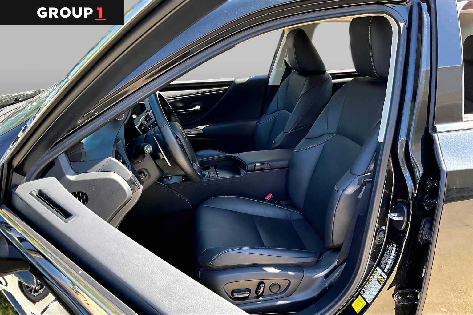 2025 Lexus ES 350 photo 7 of 34