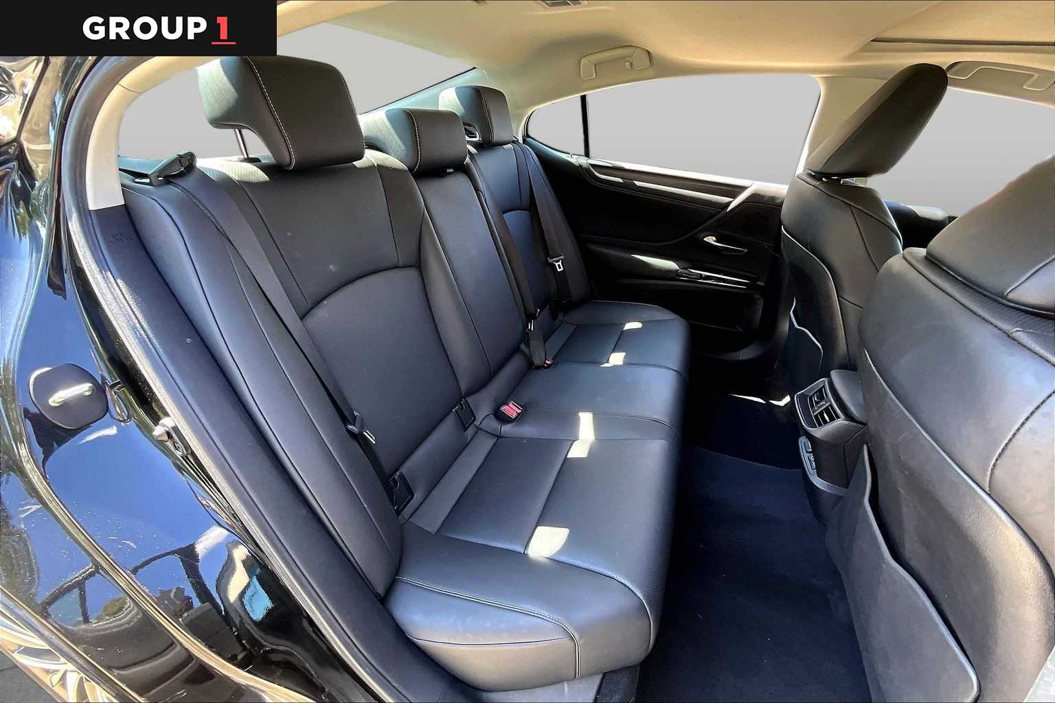 2025 Lexus ES 350 photo 17 of 34