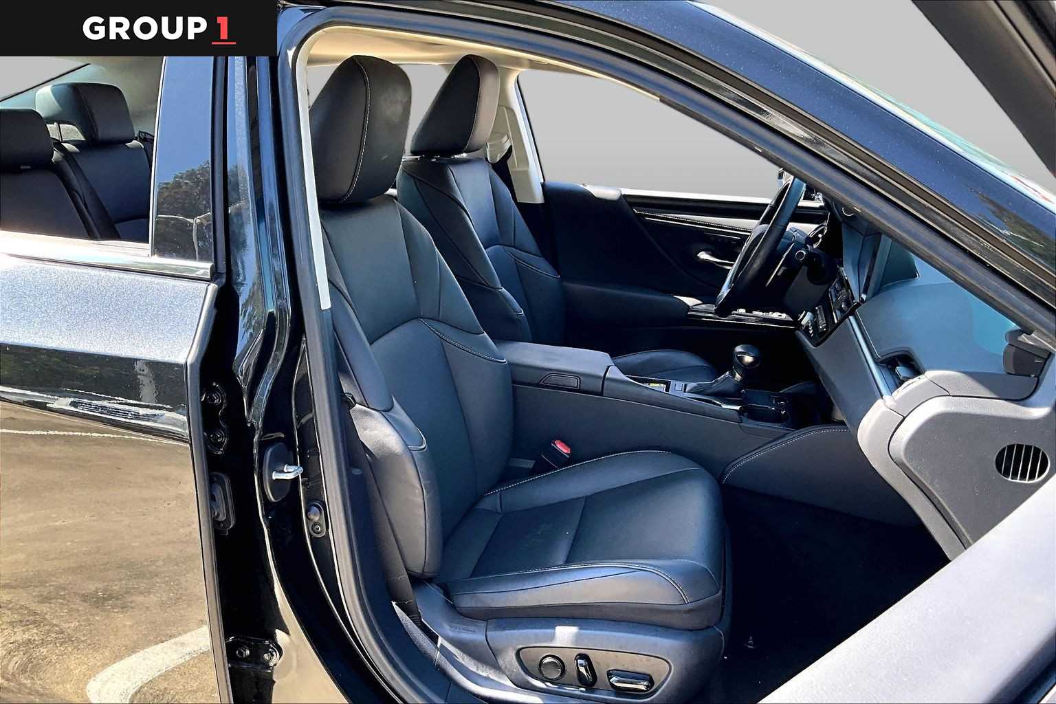 2025 Lexus ES 350 photo 8 of 34