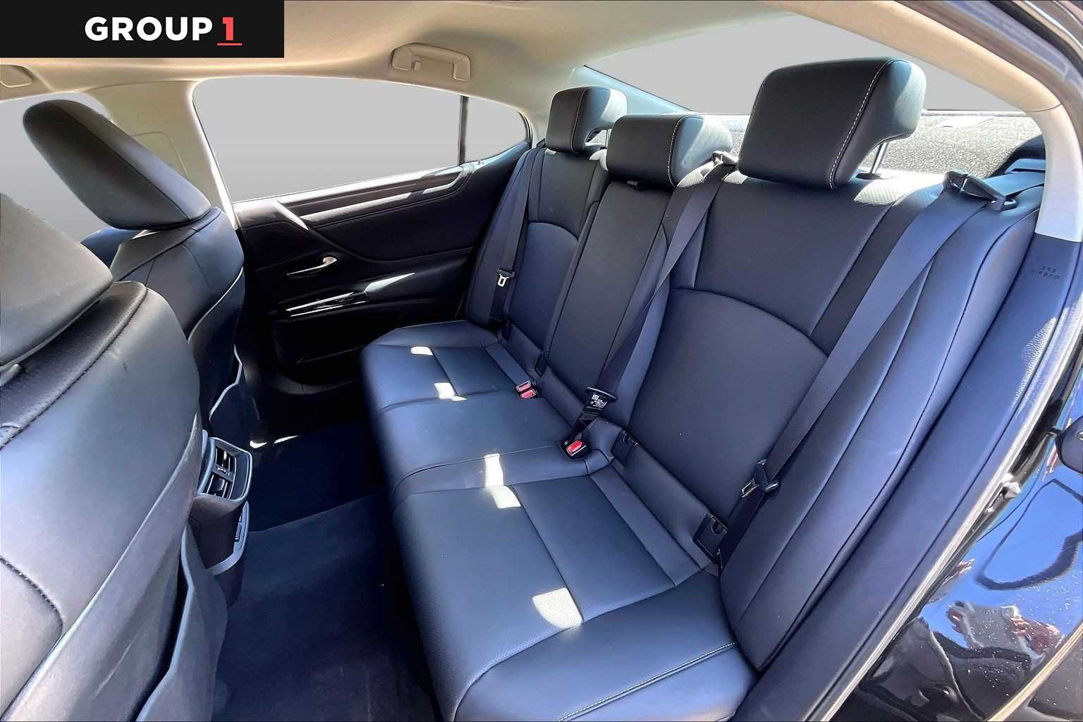 2025 Lexus ES 350 photo 18 of 34