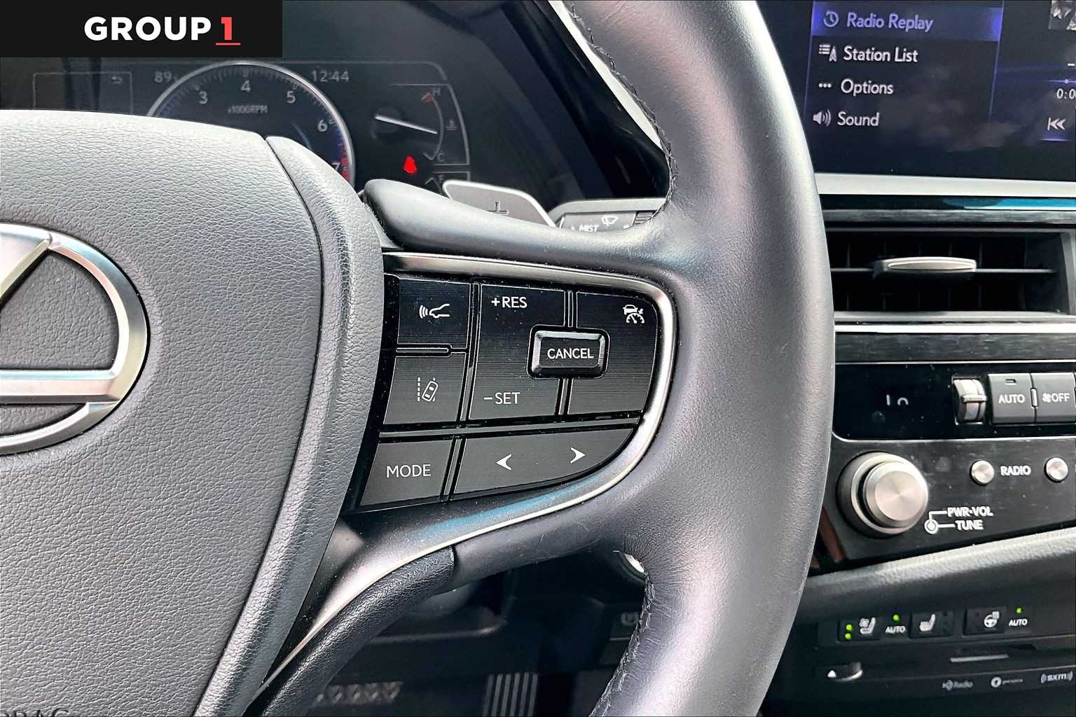 2022 Lexus ES 350 photo 22 of 34