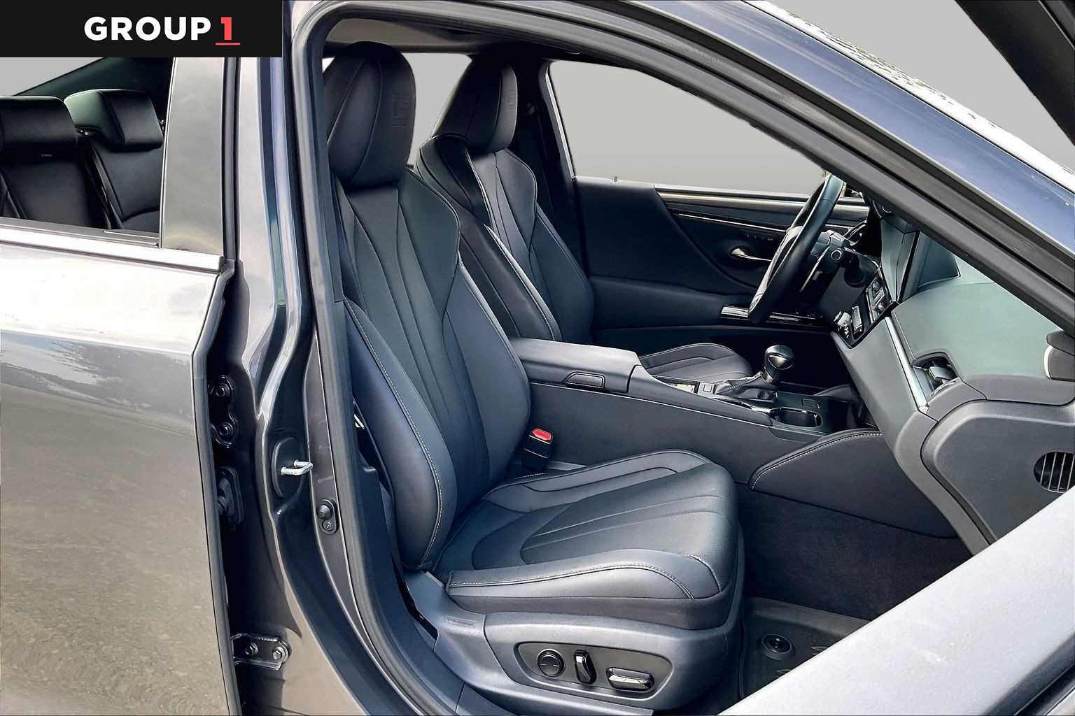 2024 Lexus ES 350 photo 8 of 35