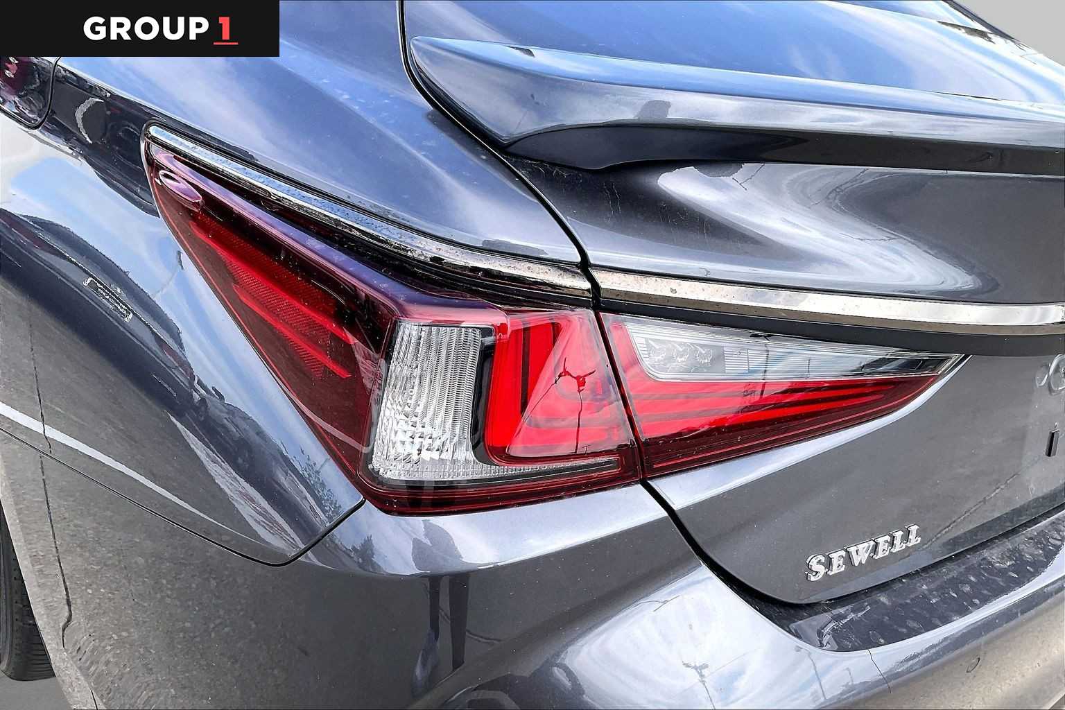 2024 Lexus ES 350 photo 27 of 35