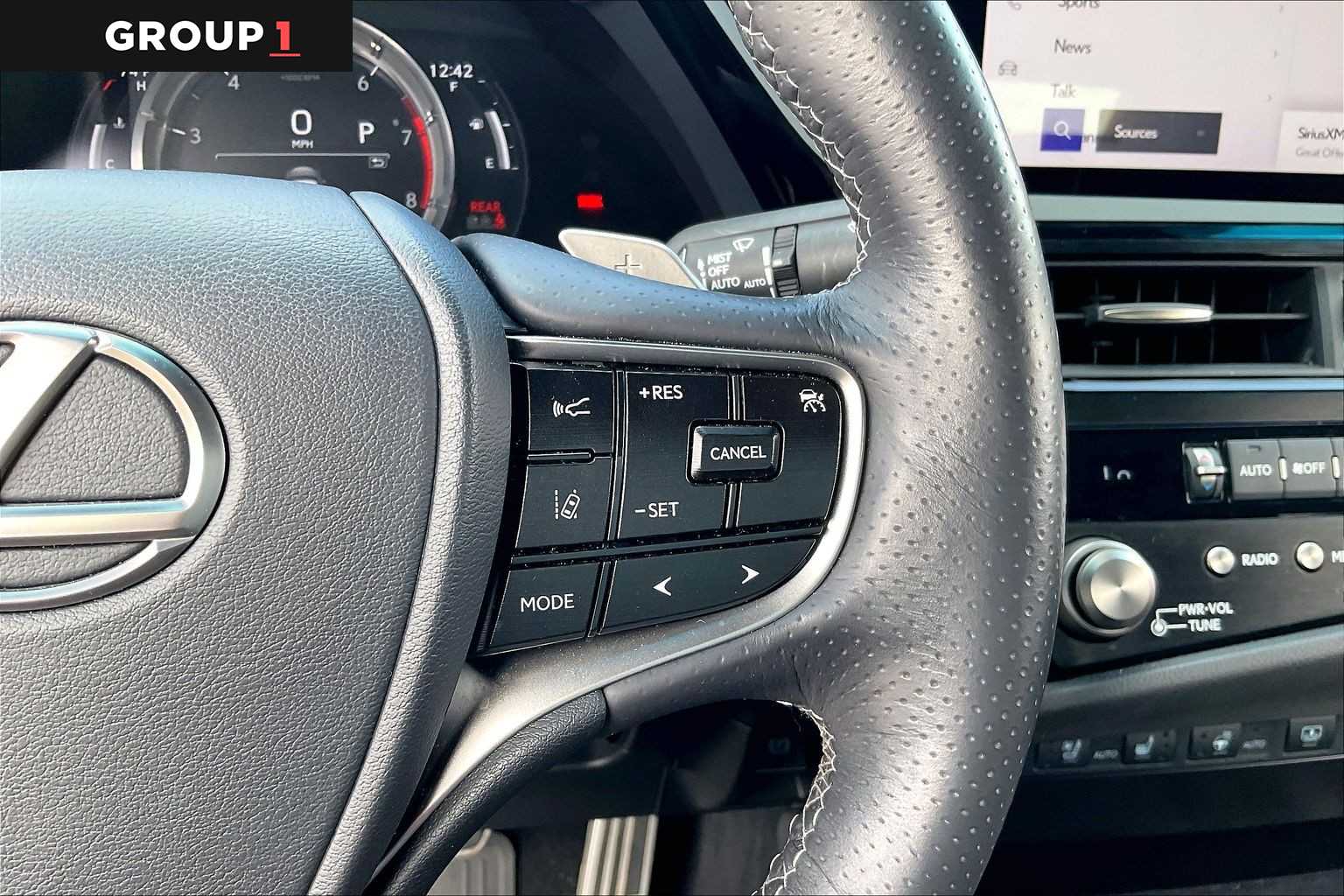 2024 Lexus ES 350 photo 23 of 35
