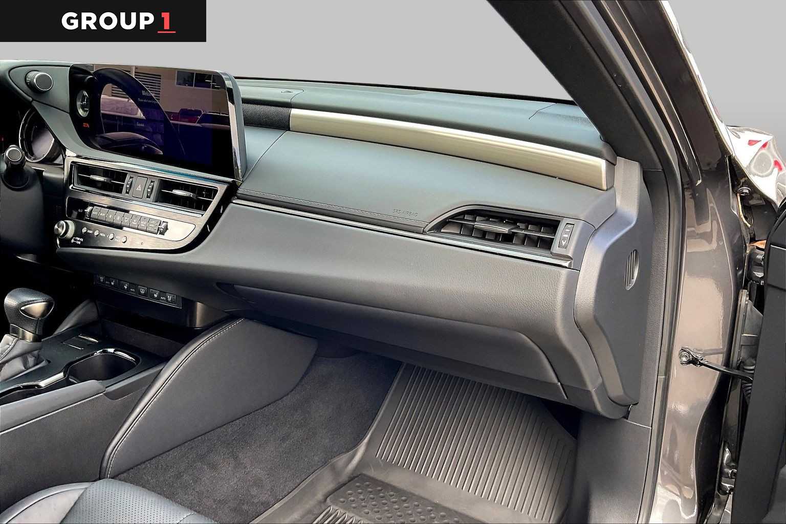 2024 Lexus ES 350 photo 17 of 35