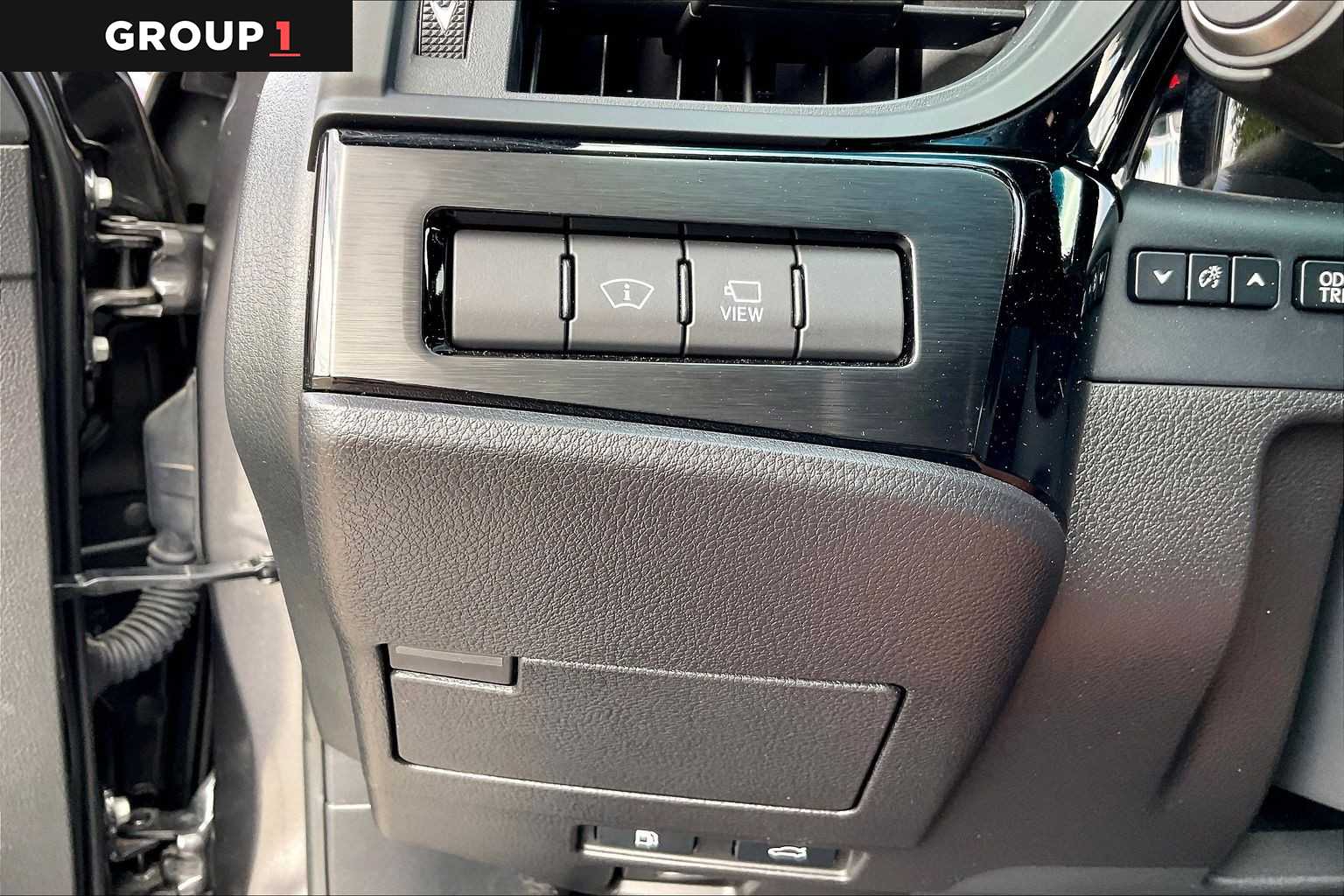 2024 Lexus ES 350 photo 33 of 35