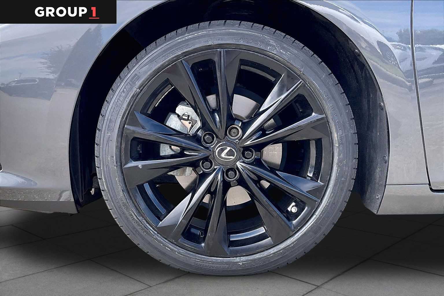 2024 Lexus ES 350 photo 10 of 35