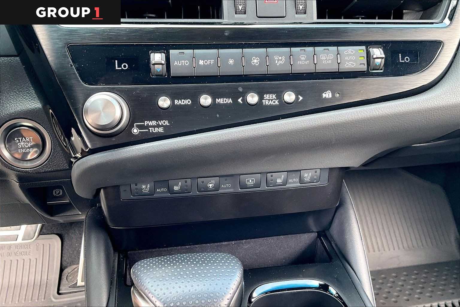 2024 Lexus ES 350 photo 32 of 35