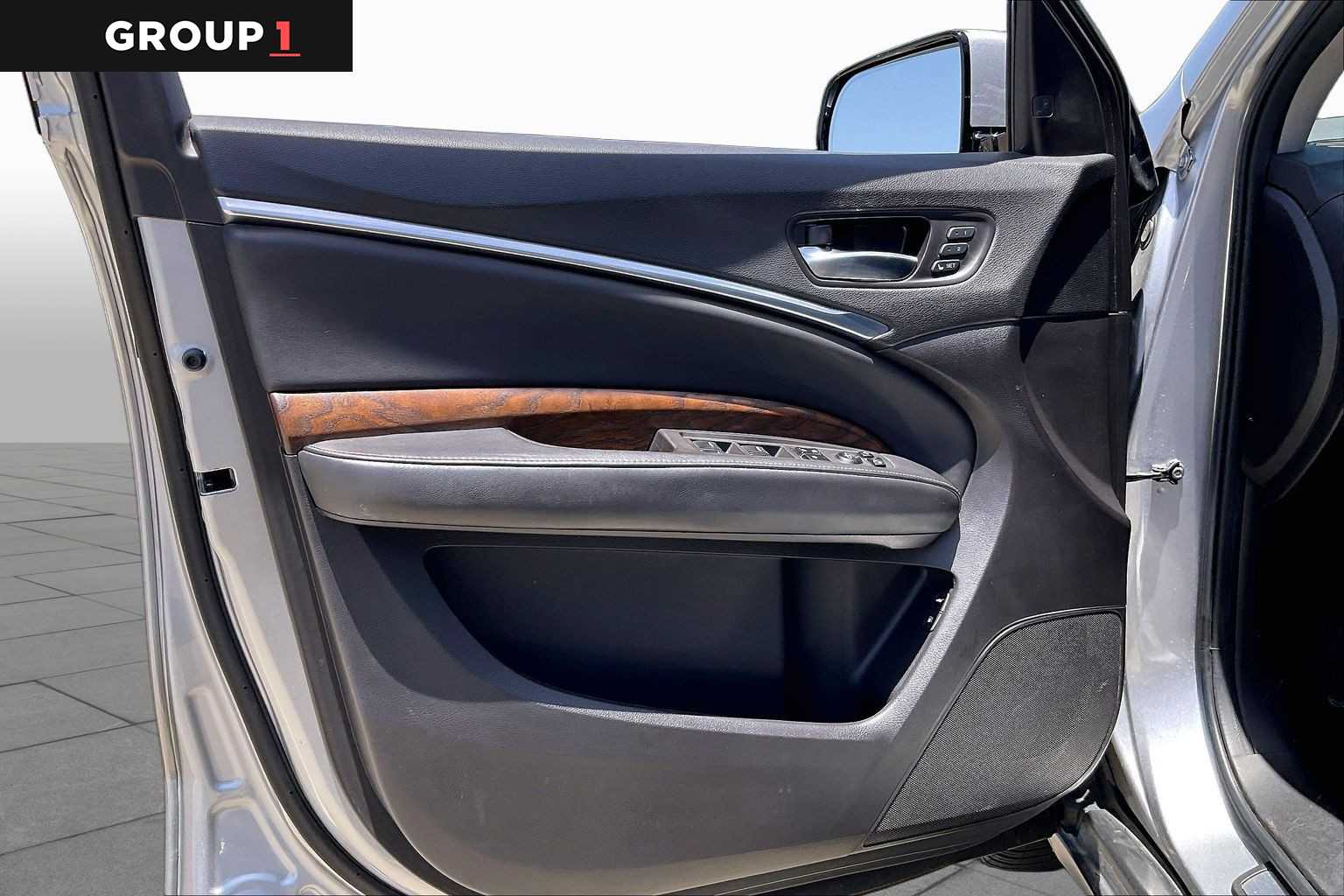 2018 Acura MDX w/Advance/Entertainment Pkg Lunar Silver Metallic at AutoNation USA Houston