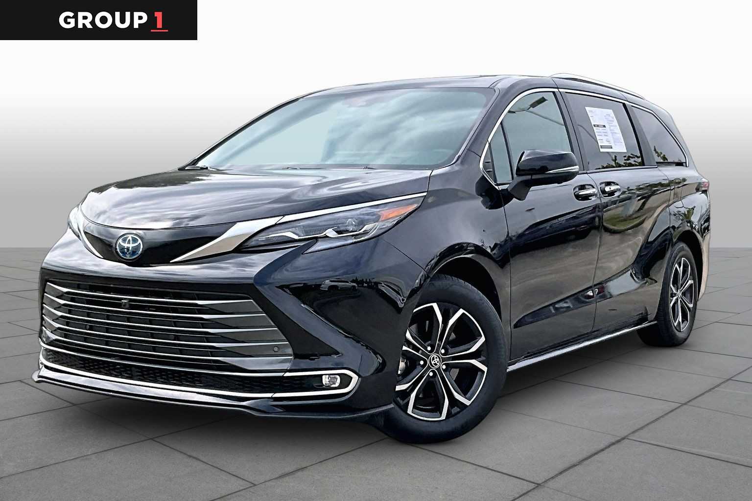 2025 Toyota Sienna photo 1 of 35