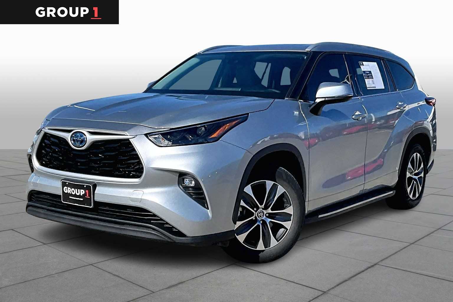 2022 Toyota Highlander Hybrid XLE Celestial Silver Metallic at AutoNation USA Katy