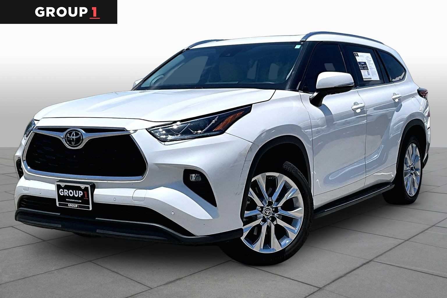 2021 Toyota Highlander Limited Blizzard Pearl at Group 1 Toyota Southwest