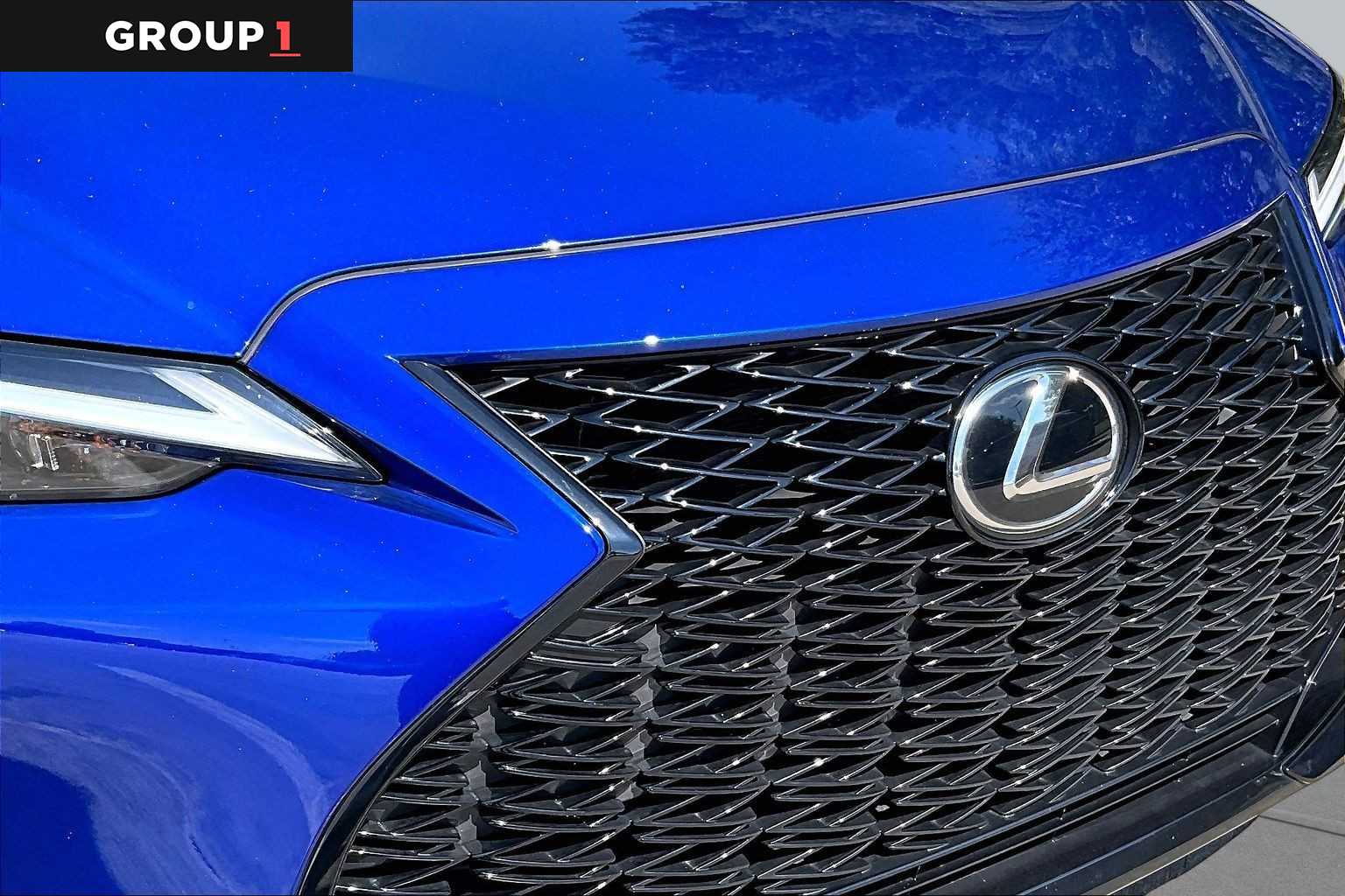 2025 Lexus IS 350 photo 26 of 33