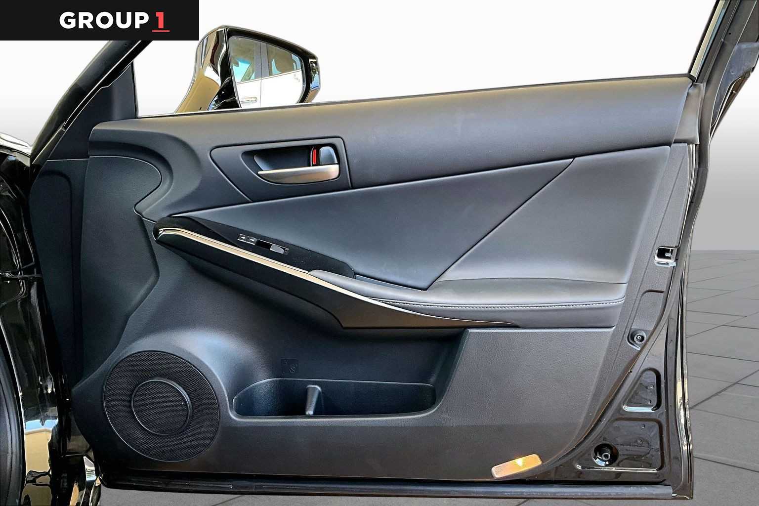 2025 Lexus IS 350 photo 20 of 34