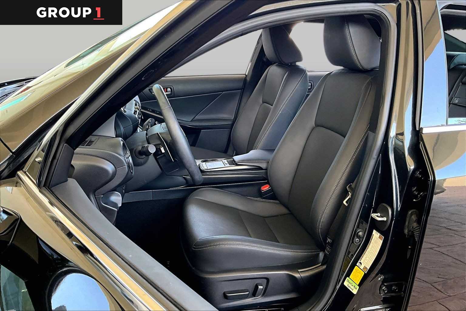 2025 Lexus IS 350 photo 7 of 34