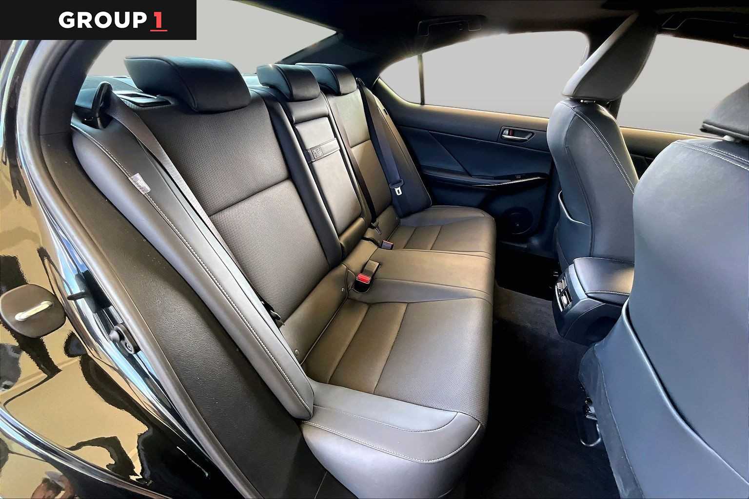 2025 Lexus IS 350 photo 17 of 34