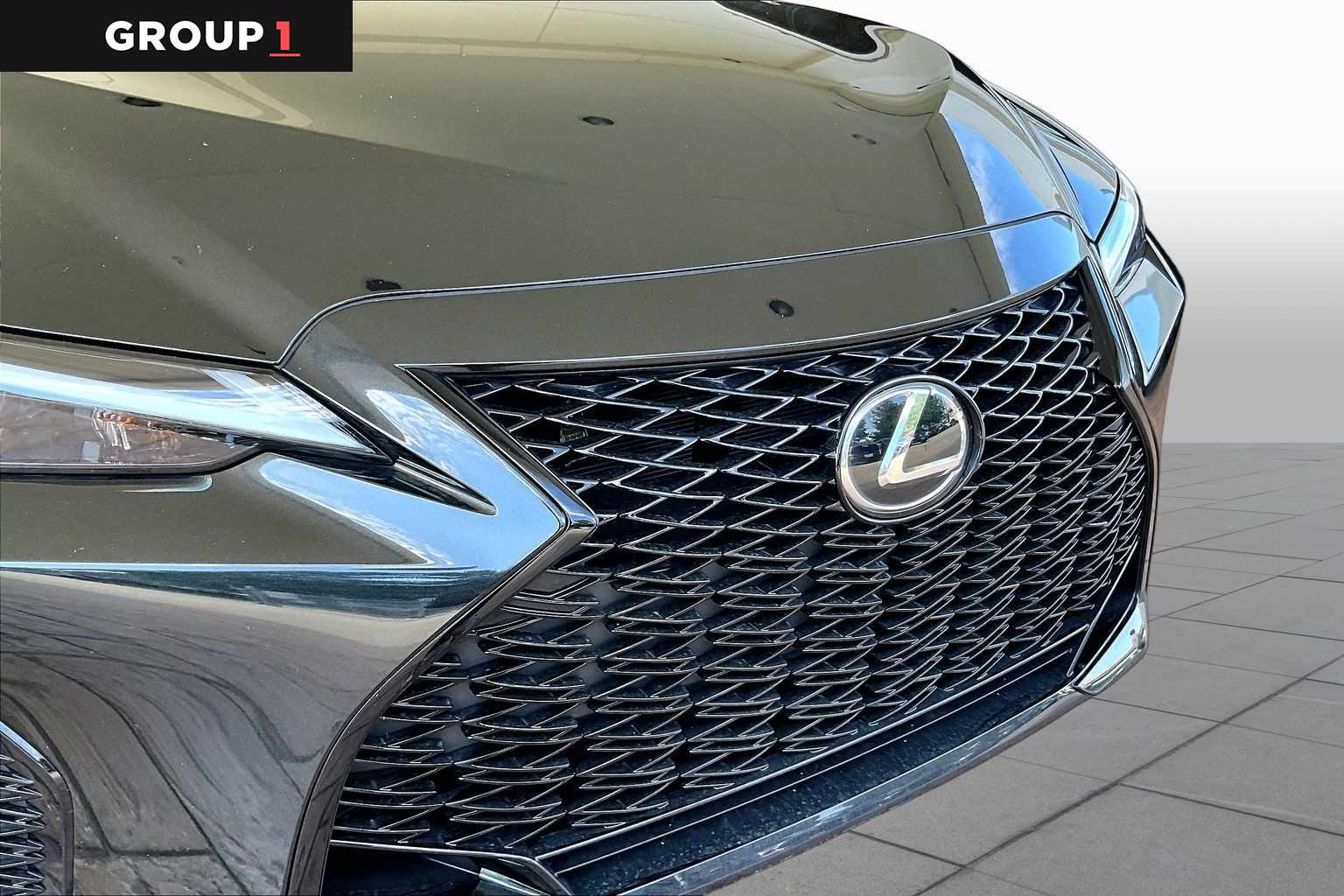 2025 Lexus IS 350 photo 27 of 34