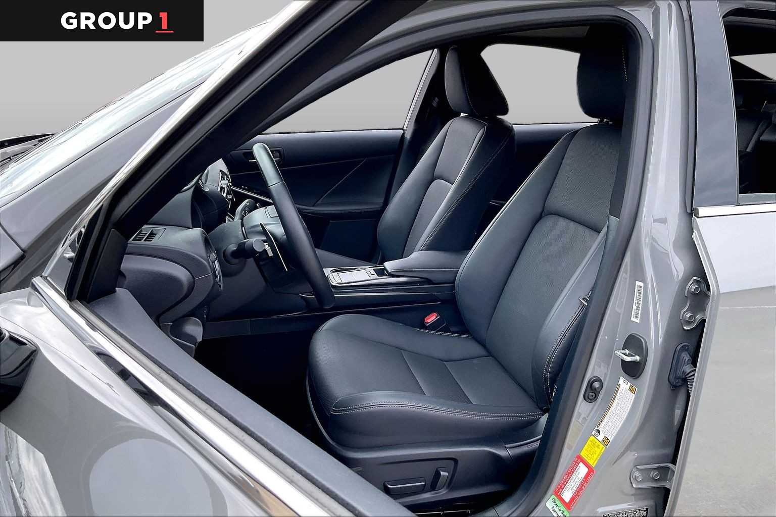 2025 Lexus IS 350 photo 7 of 35
