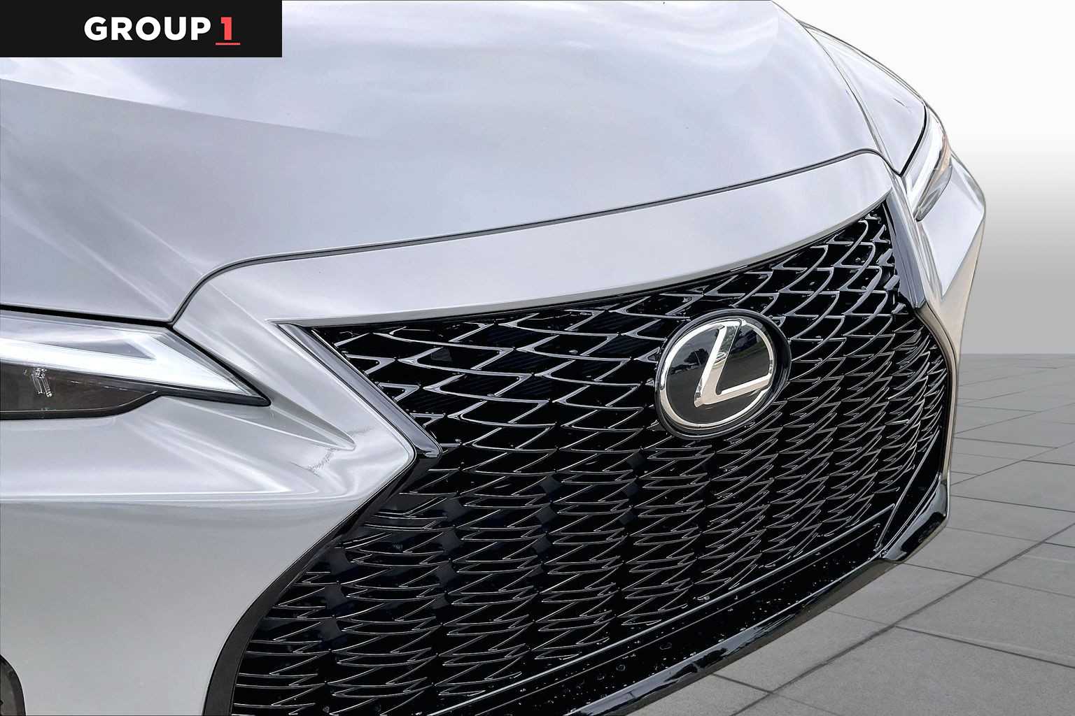 2025 Lexus IS 350 photo 28 of 35