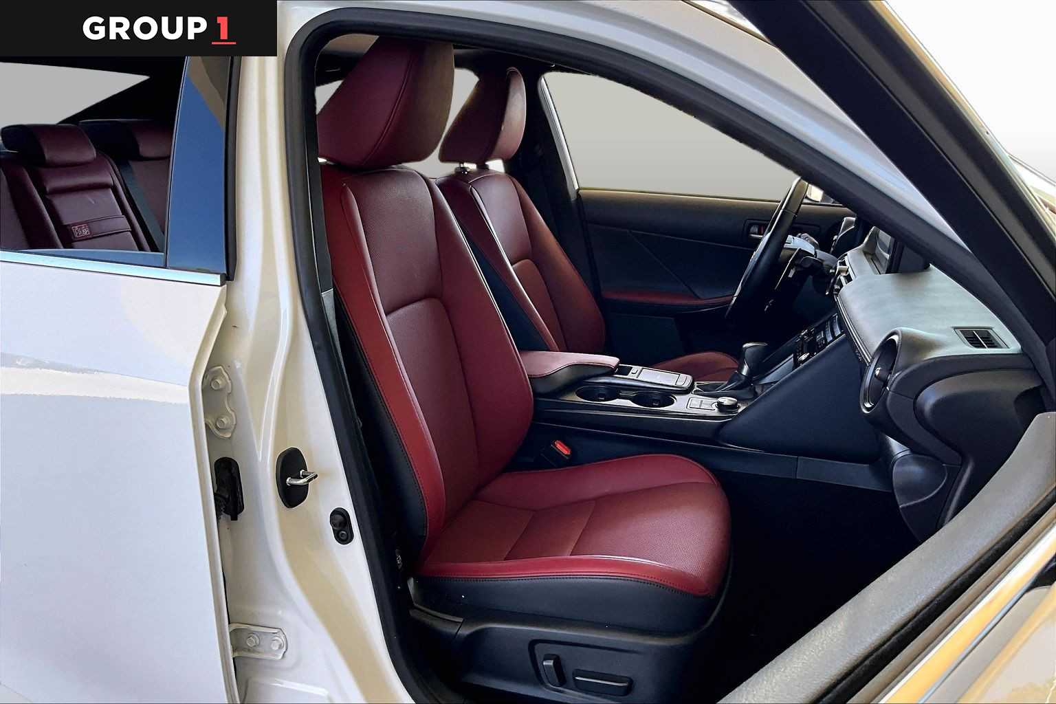 2025 Lexus IS 350 photo 8 of 35