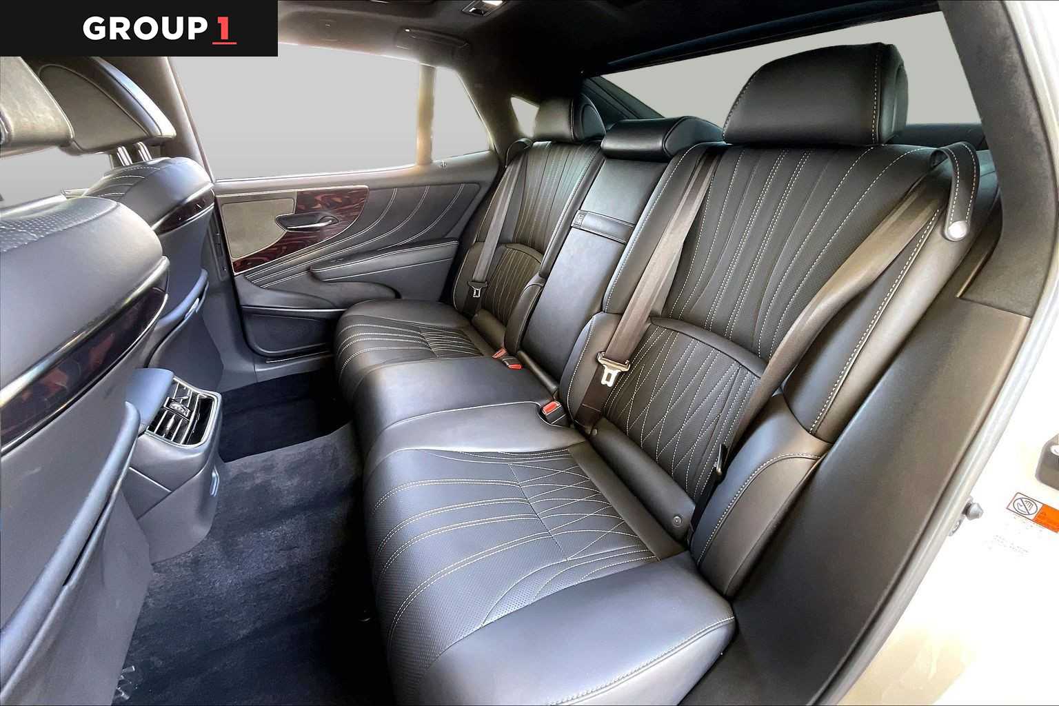 2022 Lexus LS 500 photo 18 of 34