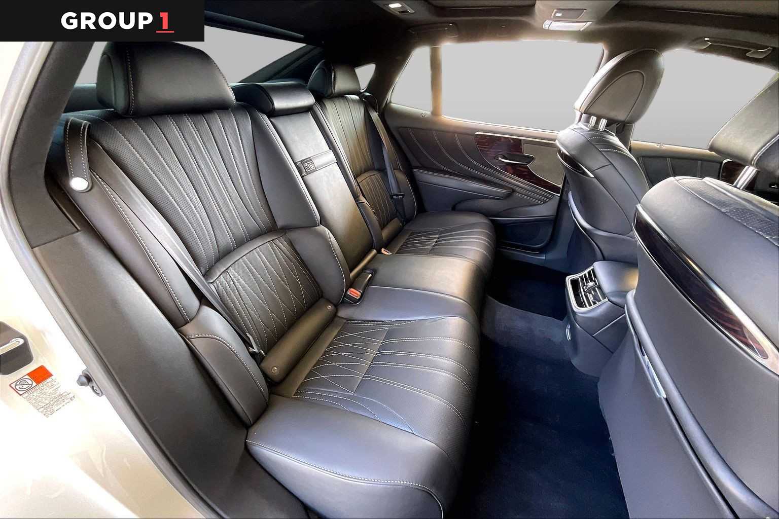 2022 Lexus LS 500 photo 17 of 34