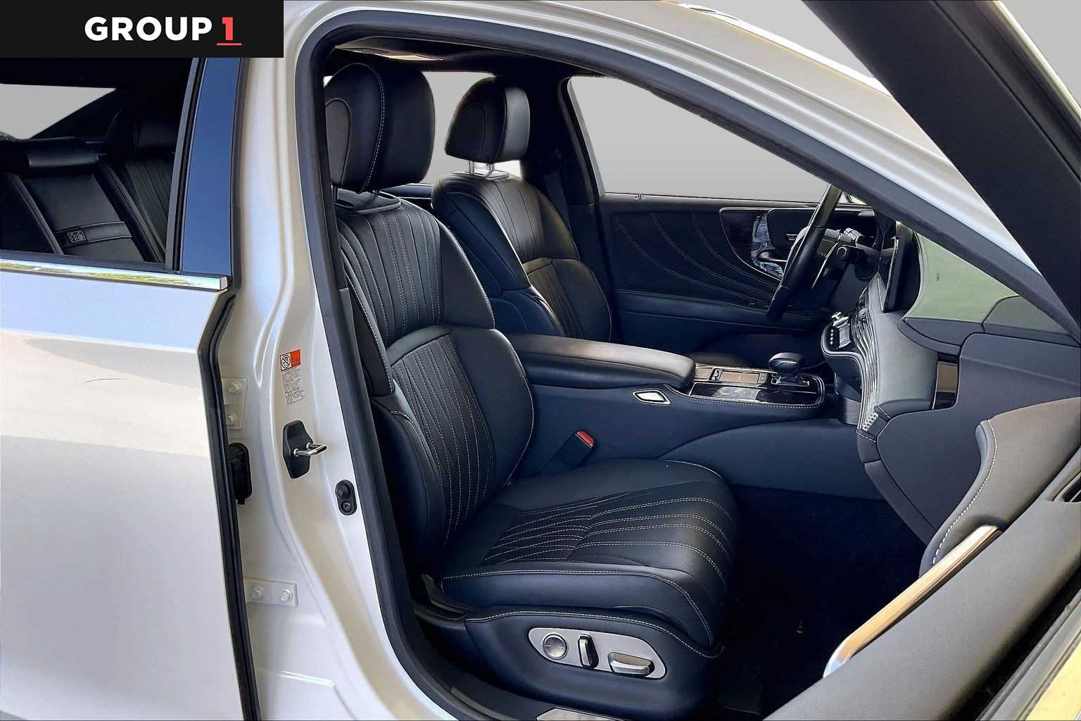 2022 Lexus LS 500 photo 8 of 34