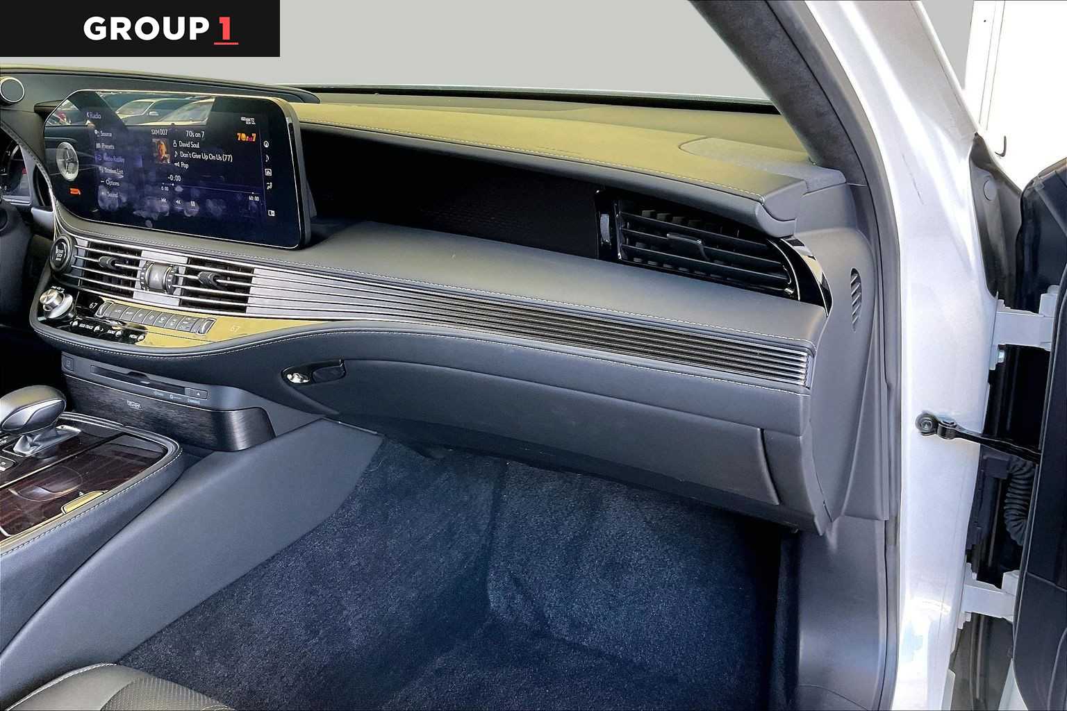 2022 Lexus LS 500 photo 16 of 34