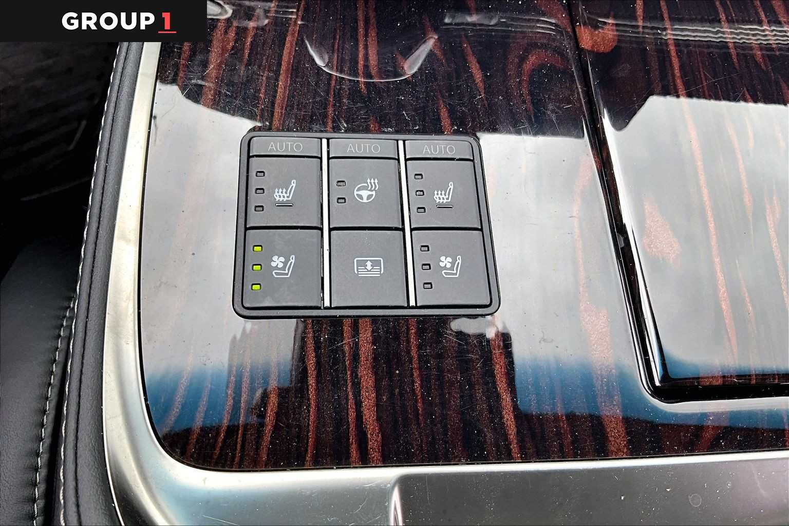 2023 Lexus LS 500 photo 33 of 34