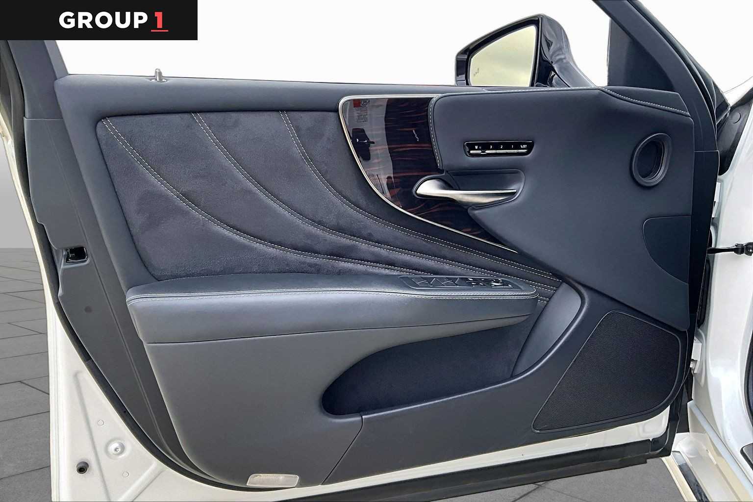 2023 Lexus LS 500 photo 19 of 34