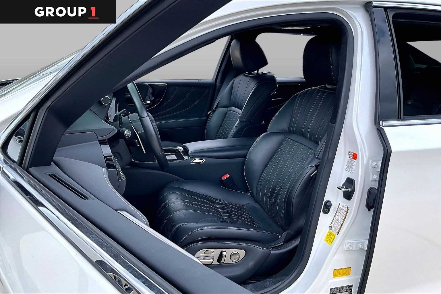 2023 Lexus LS 500 photo 7 of 34