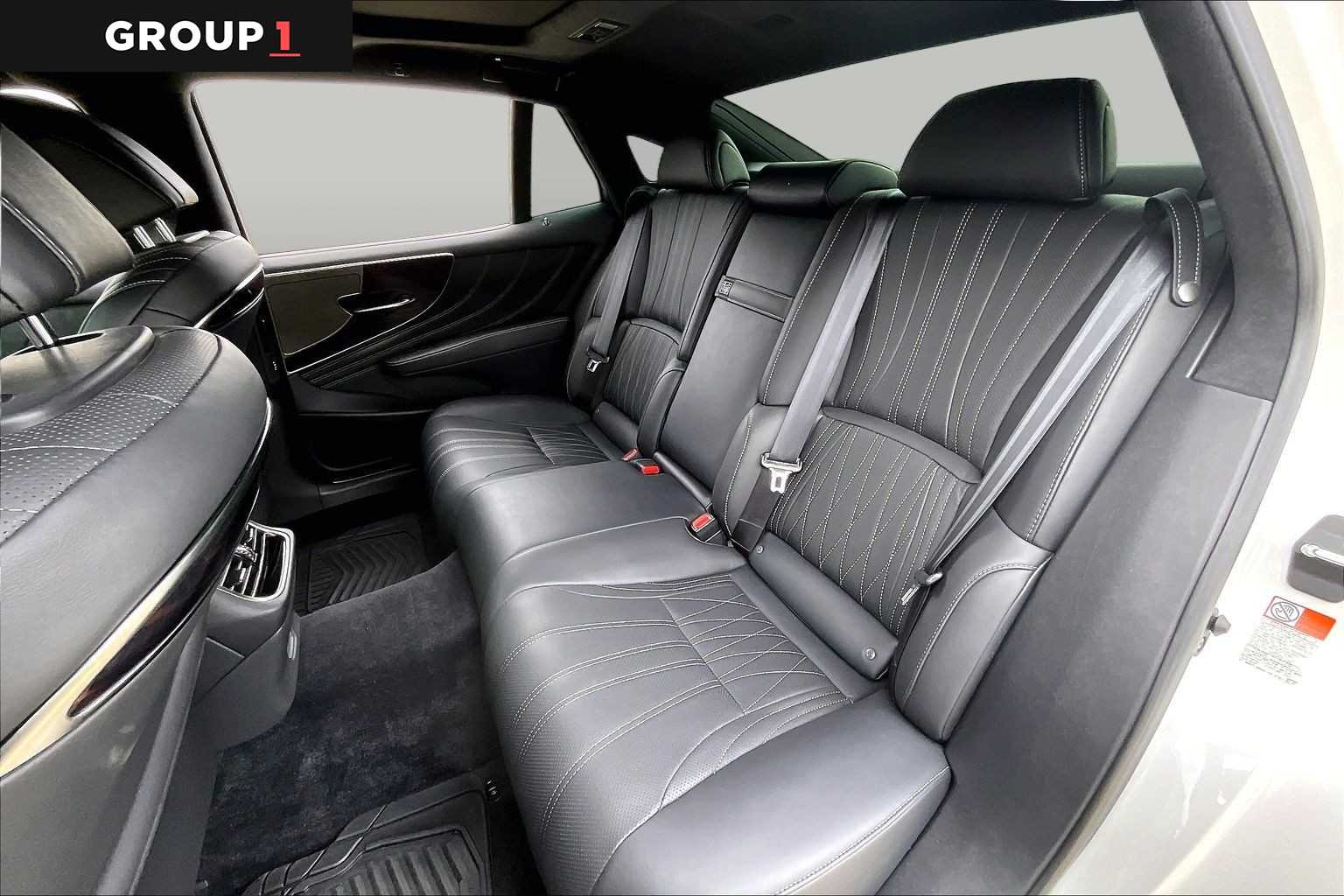 2023 Lexus LS 500 photo 18 of 34