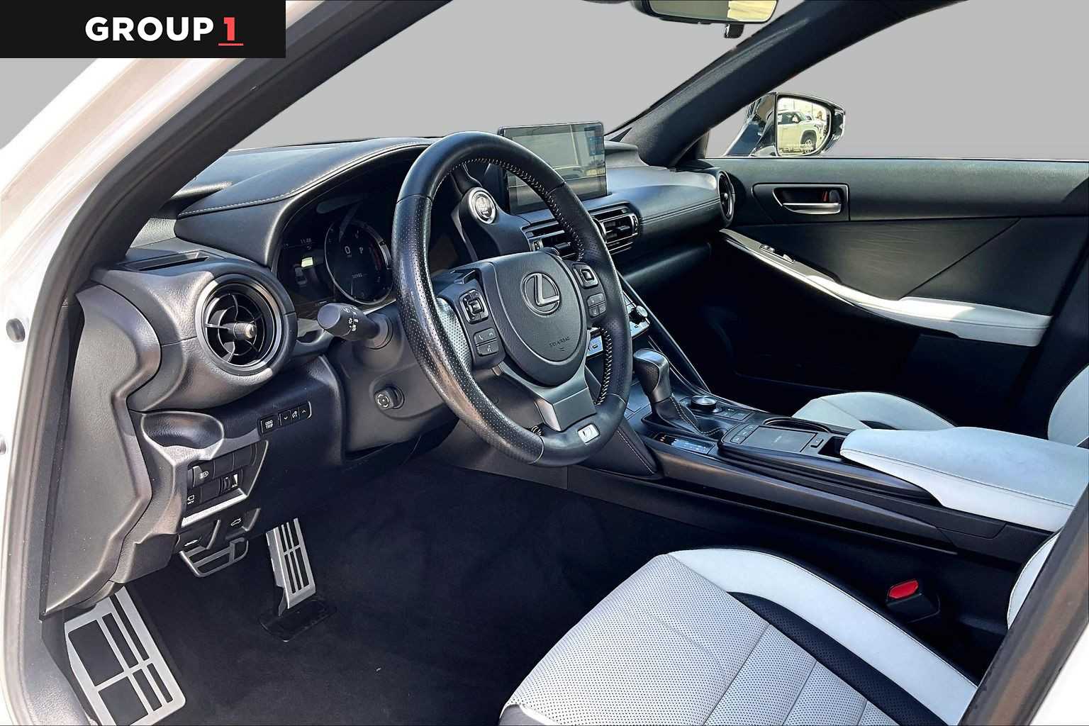 2023 Lexus IS 350 photo 18 of 36