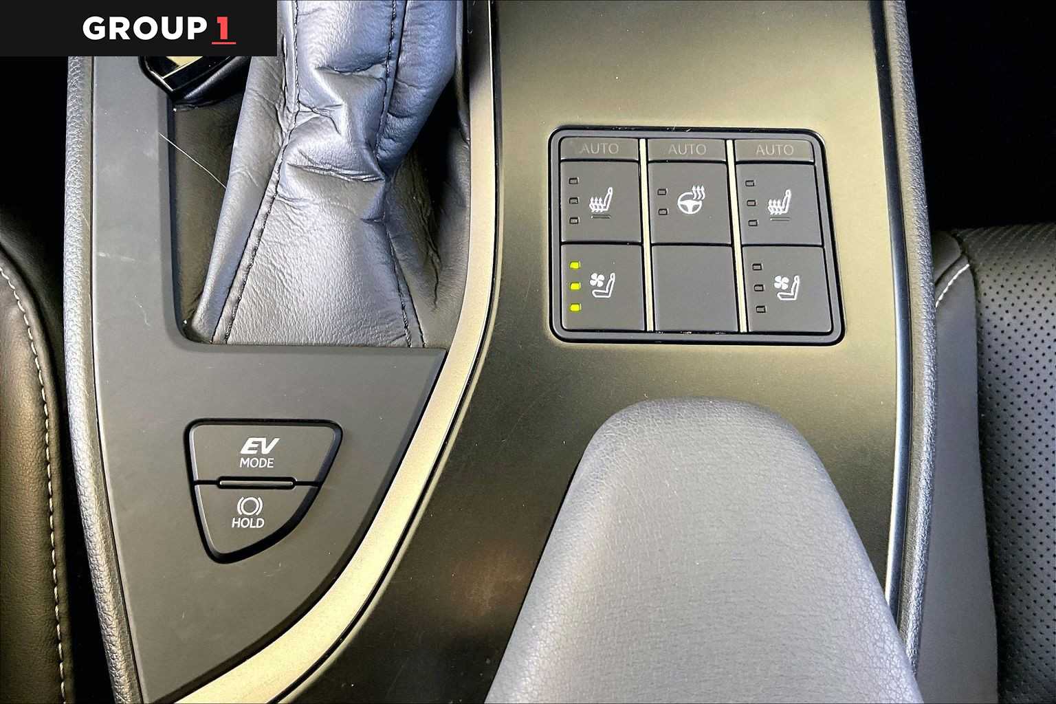 2023 Lexus UX 250h photo 32 of 33