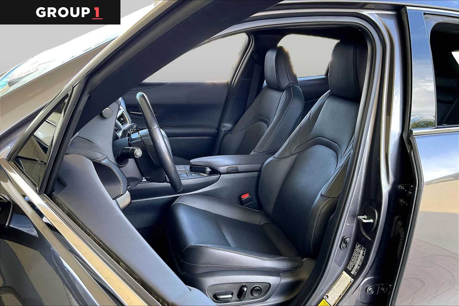 2023 Lexus UX 250h photo 6 of 33