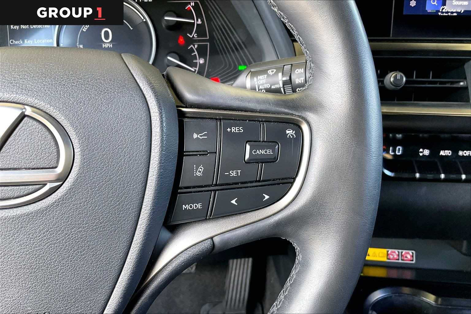 2023 Lexus UX 250h photo 21 of 33