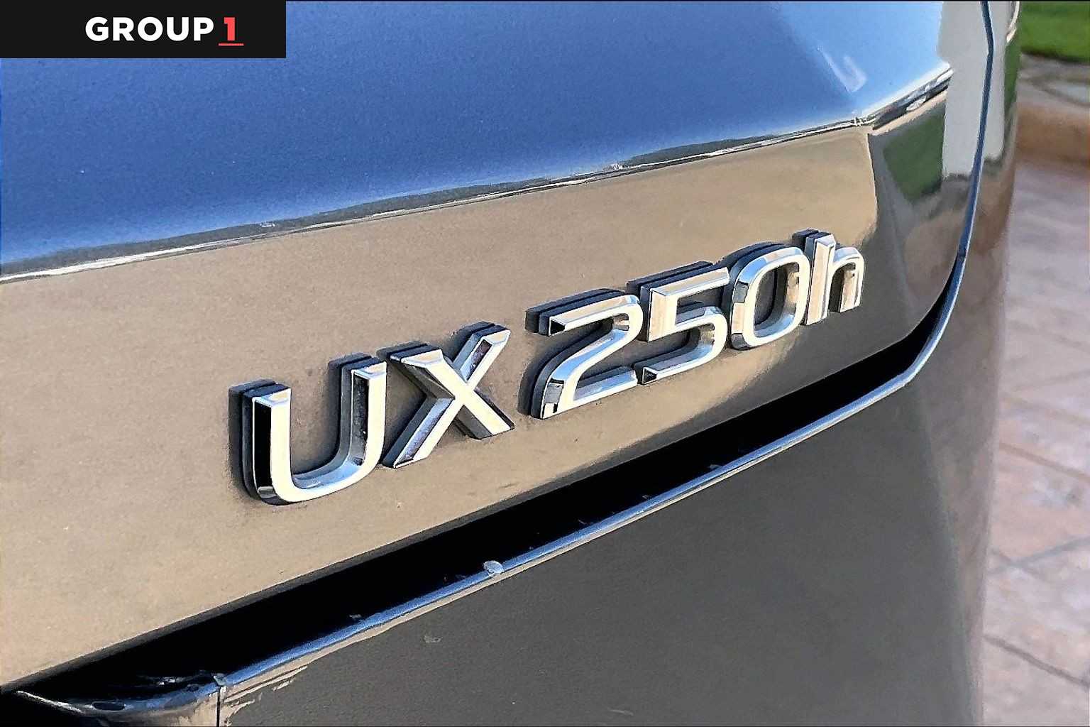 2023 Lexus UX 250h photo 27 of 33