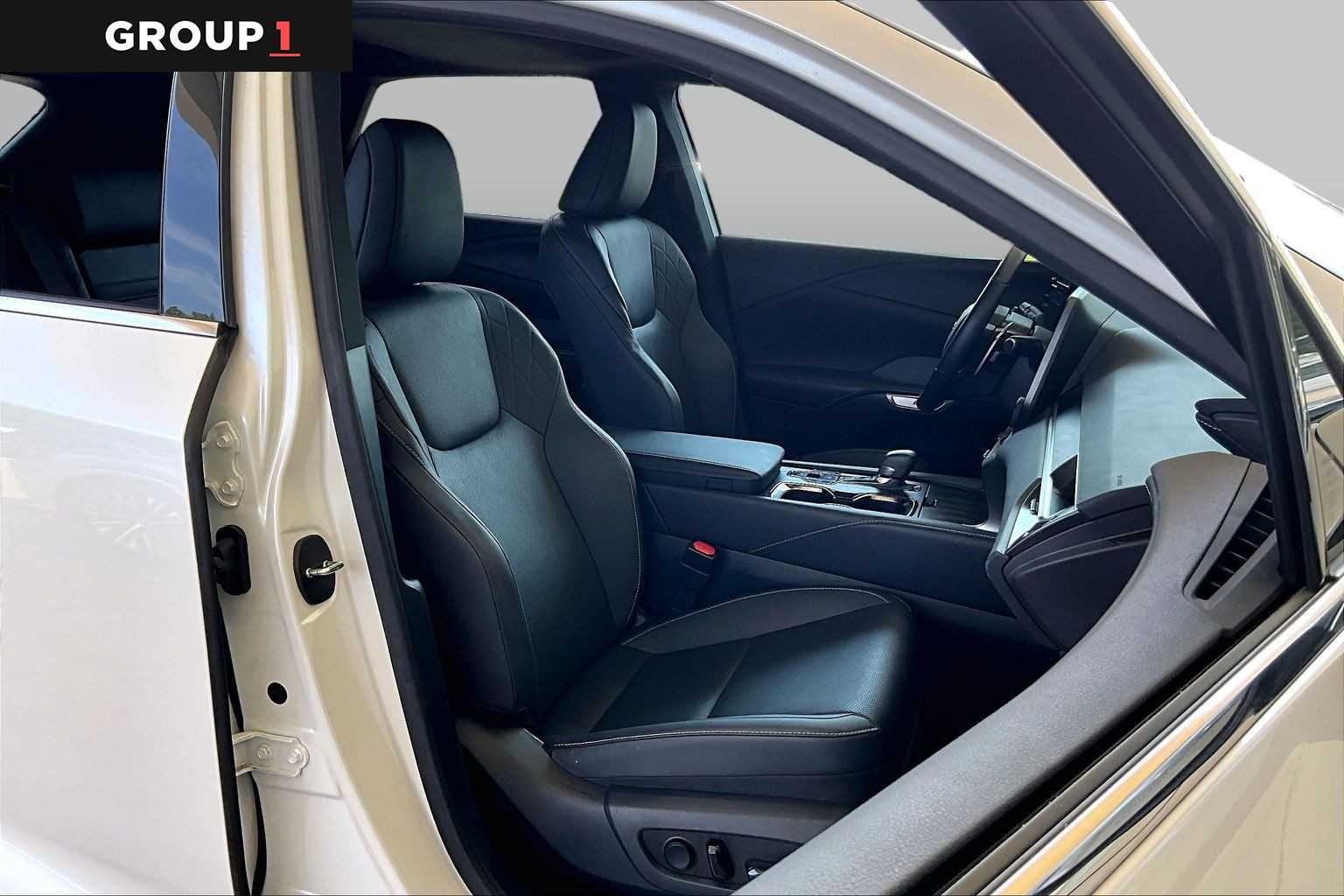 2024 Lexus RX 350 photo 8 of 34