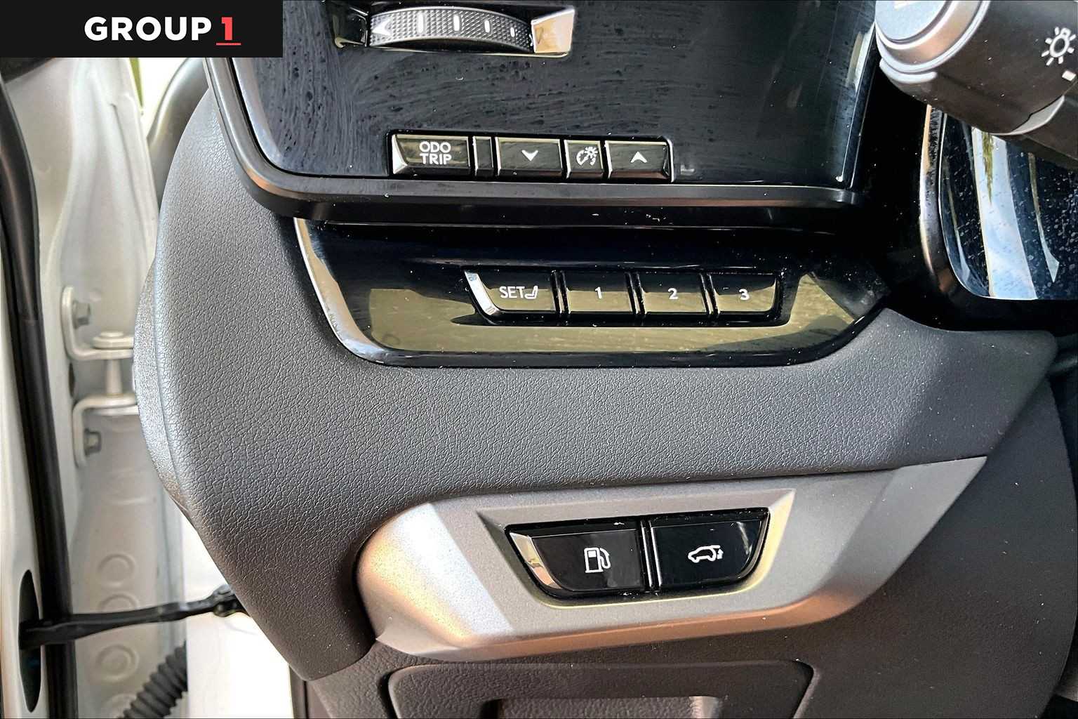 2024 Lexus RX 350 photo 33 of 34