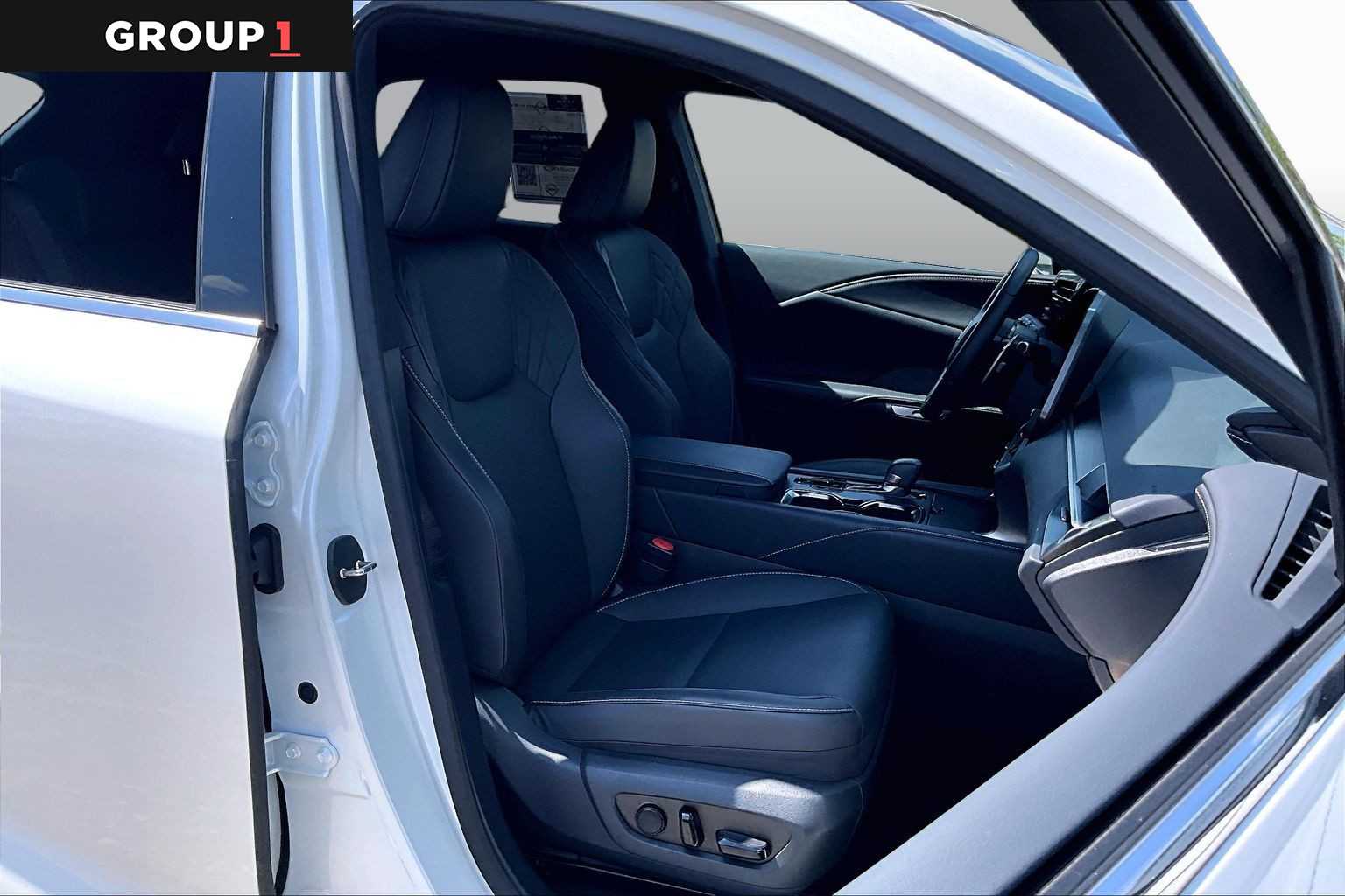 2026 Lexus RX 350 photo 8 of 34