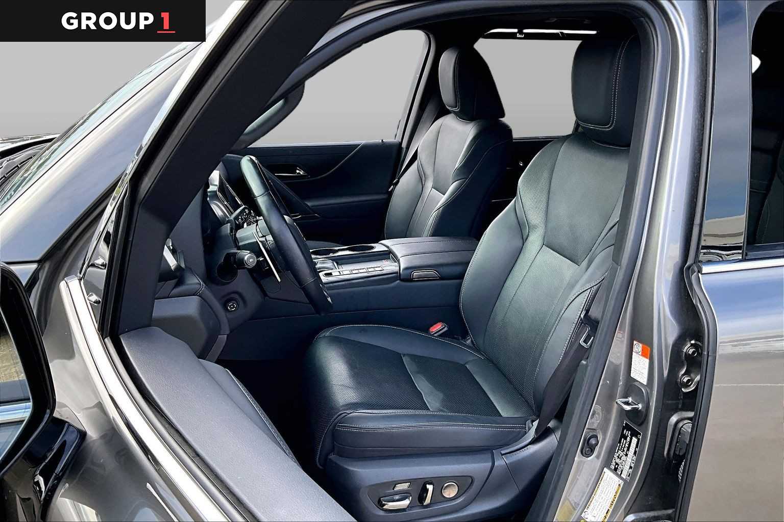 2025 Lexus LX 600 photo 7 of 34