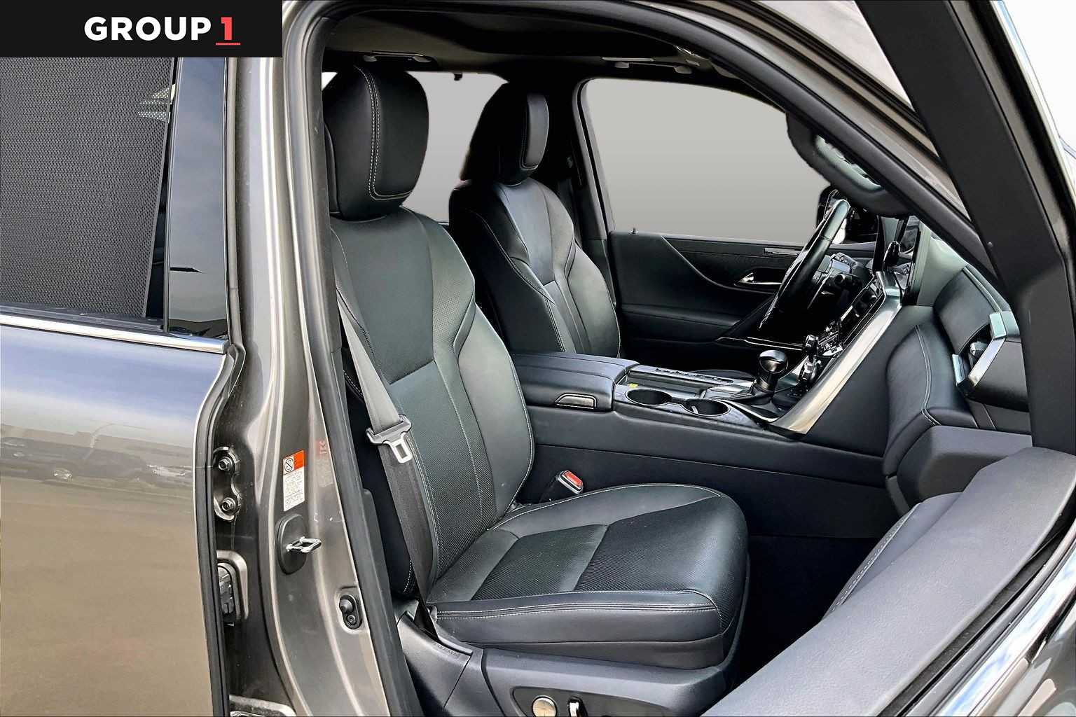 2025 Lexus LX 600 photo 8 of 34
