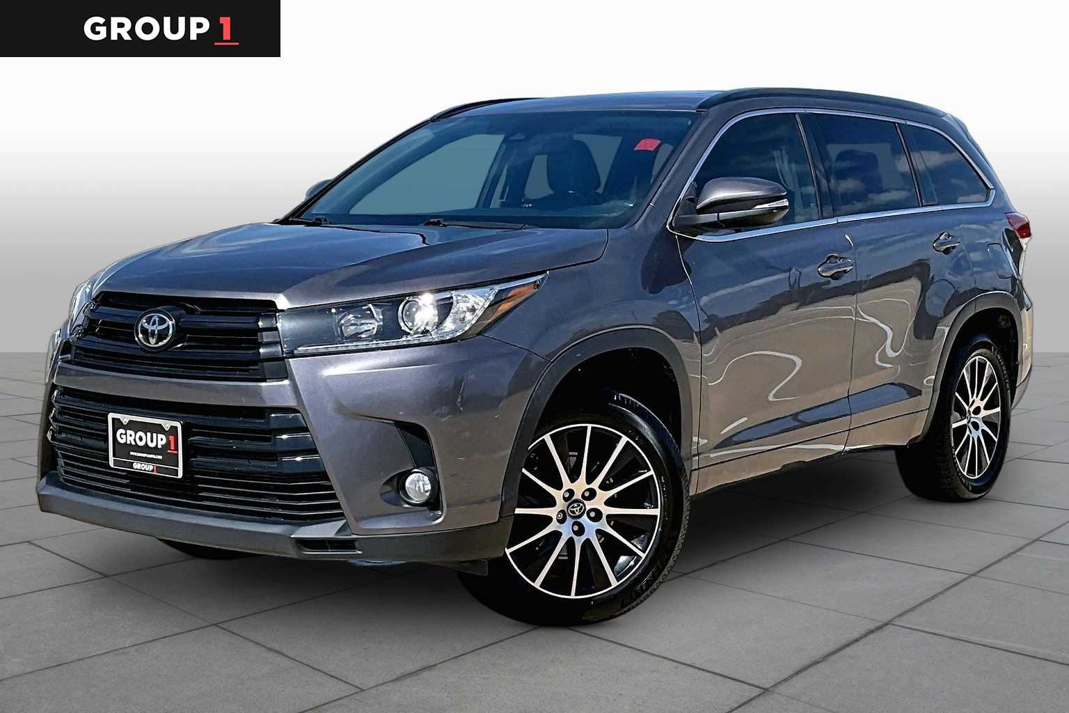 2018 Toyota Highlander SE Predawn Gray Mica at Group 1 Toyota Southwest